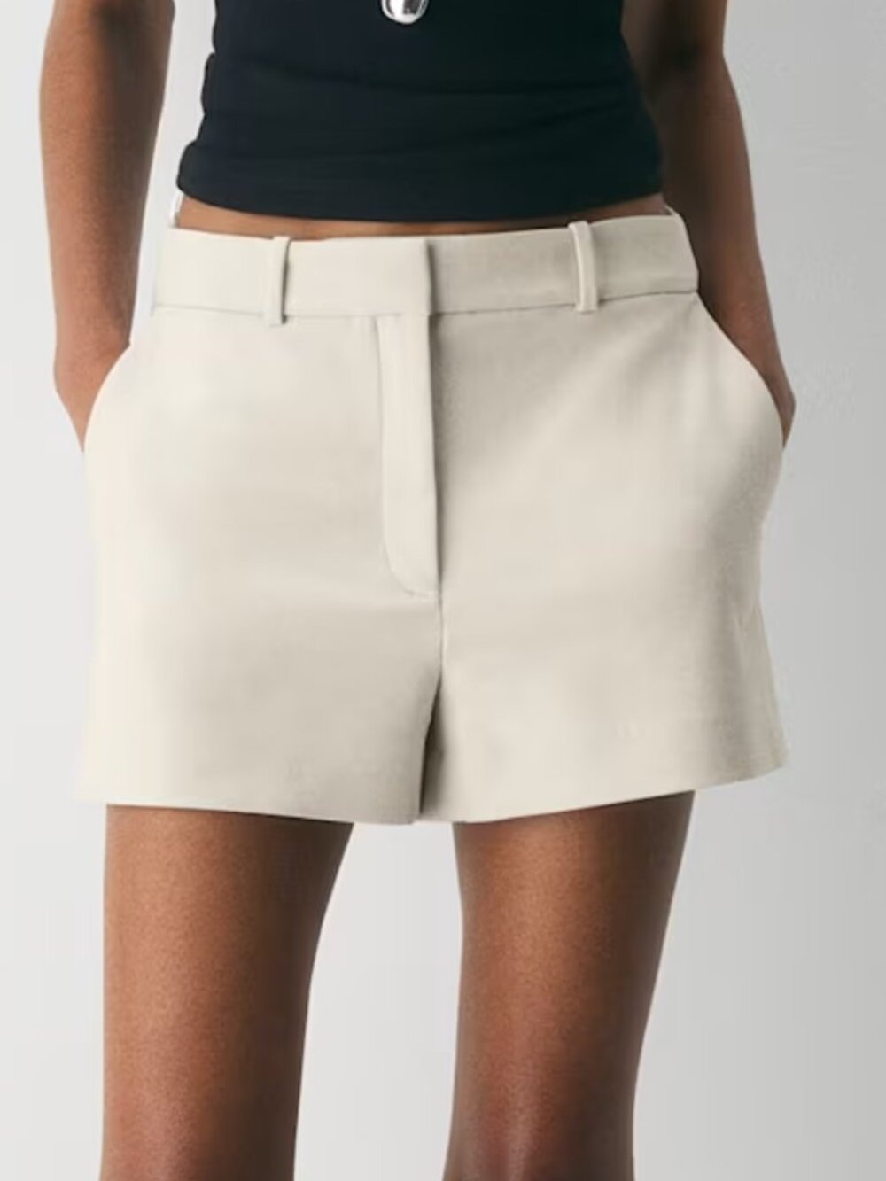 NWT Aritzia New Agency Mini Short | Metropolis Beige | Size 2
